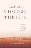 A Disciples Guide to Choose the Life : Exploring a Faith that Embraces Discipleship